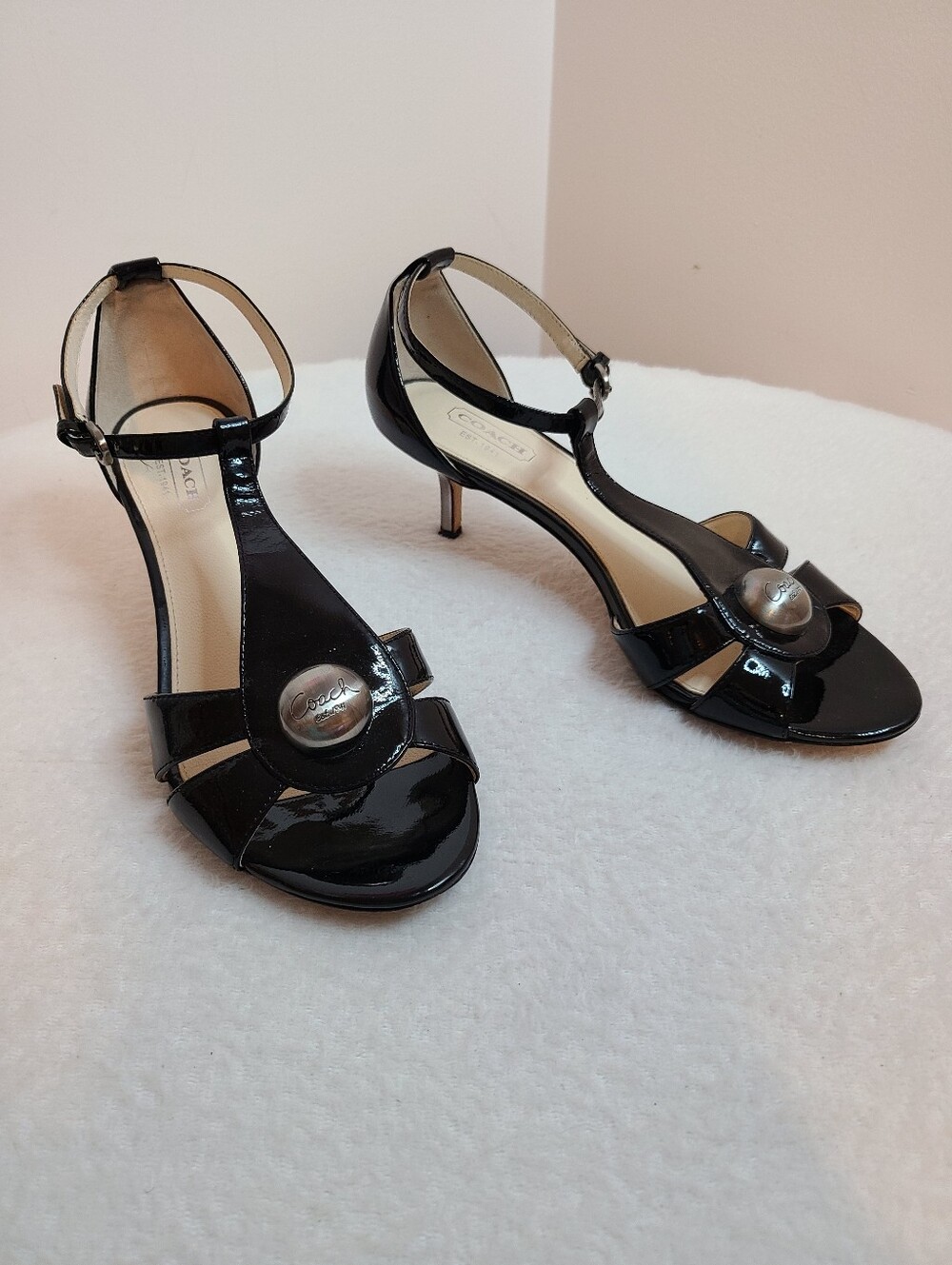 COACH Hellena Black Patent Leather T-strap Kitten Heels Size 6.5B